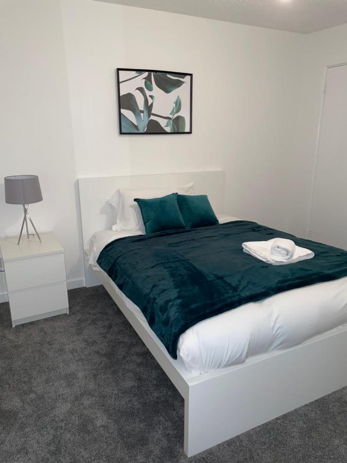 Modern 2 Bed House Cannock Perfect For Contractors Business Travellers Short Stays Driveway For 2 Vehicles Close To M6 M54 I54 A5 A38 Mcarthur Glen Designer Outlet エクステリア 写真